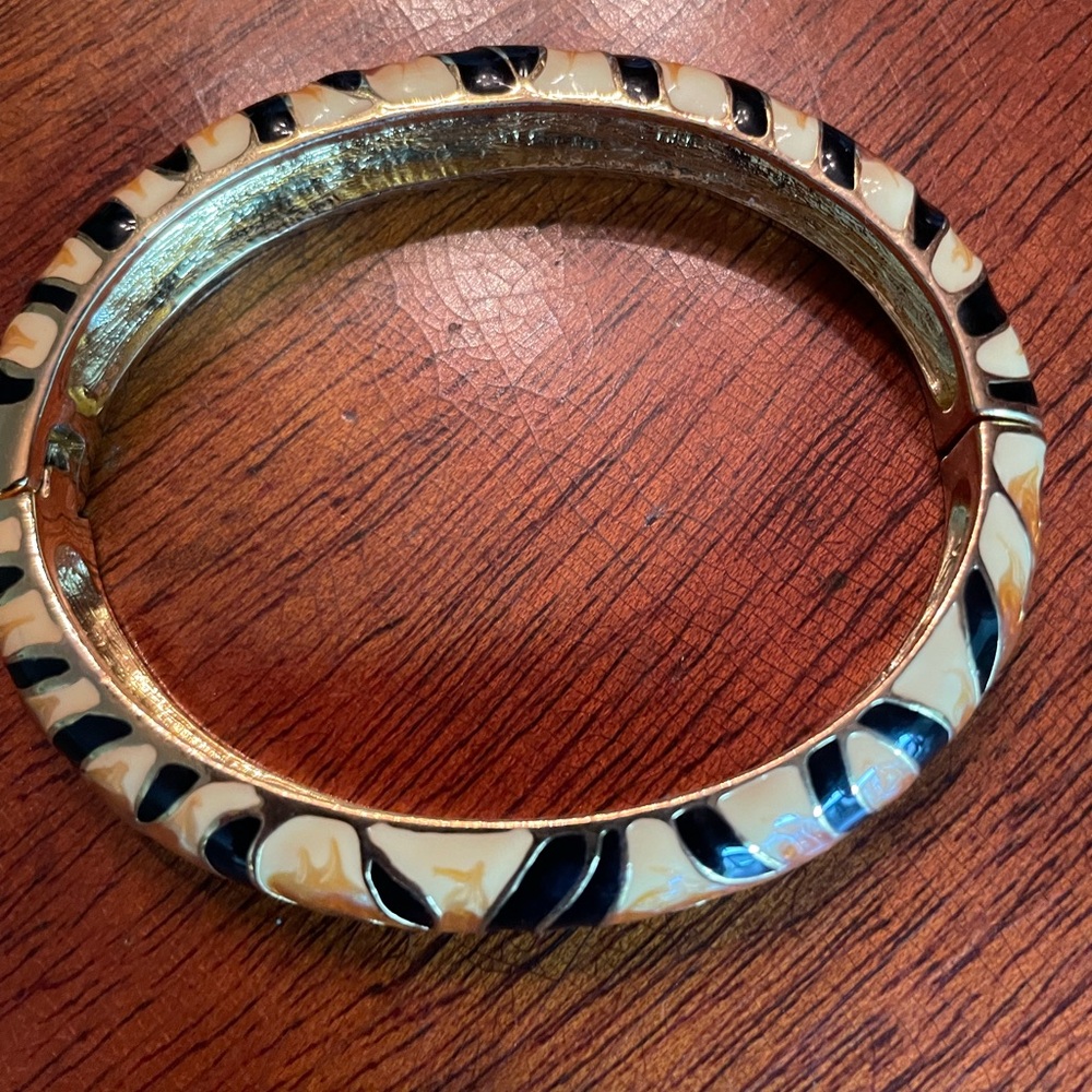 Kenneth Jay Lane Cream and Black Bracelet